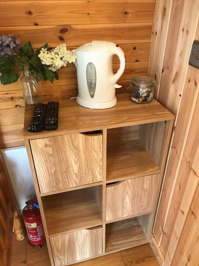 Unique Sheperds Hut Private Hot Tub, Ensuite & Kitchenette Clodock Esterno foto