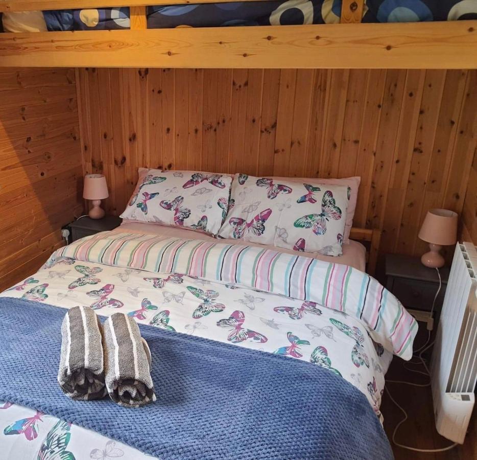 Unique Sheperds Hut Private Hot Tub, Ensuite & Kitchenette Clodock Esterno foto