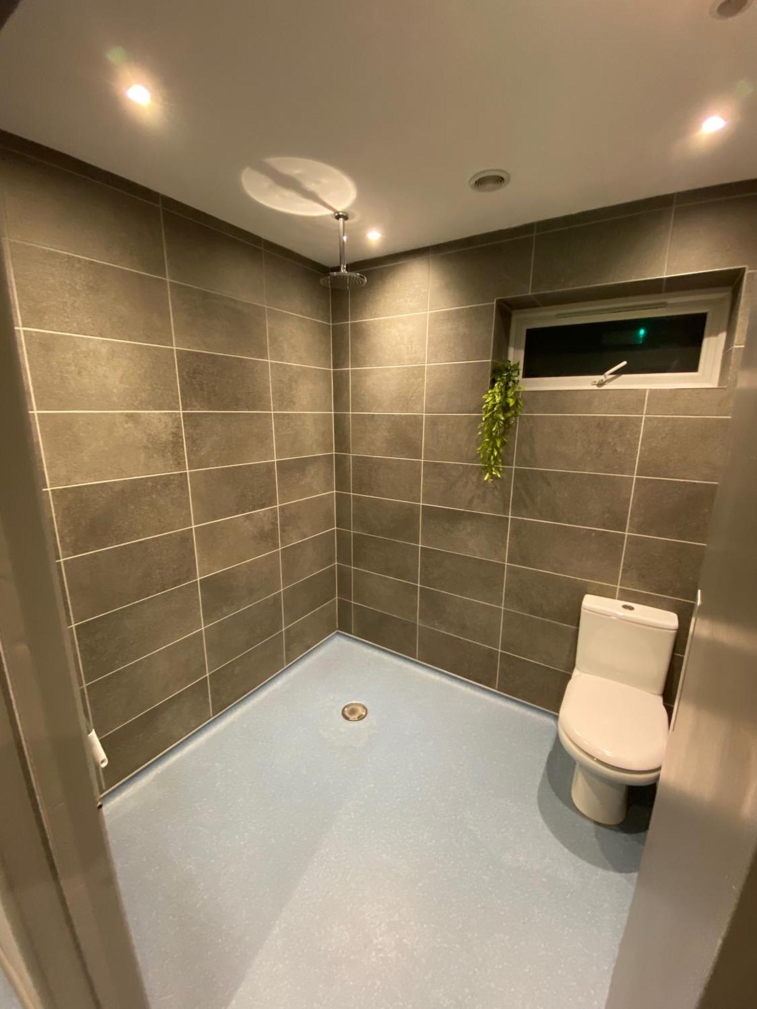 Unique Sheperds Hut Private Hot Tub, Ensuite & Kitchenette Clodock Esterno foto